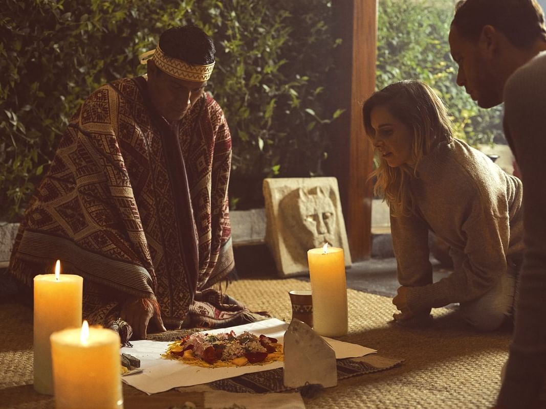Honra a la Madre Tierra con un auténtico ritual de ofrenda a la Pachamama guiado por un chamán en el Hotel Sumaq Machu Picchu.