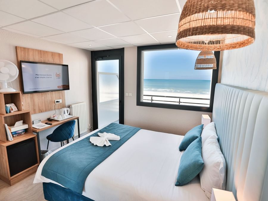 Room with sea view in Hotel Neptune at The Originals Hotels