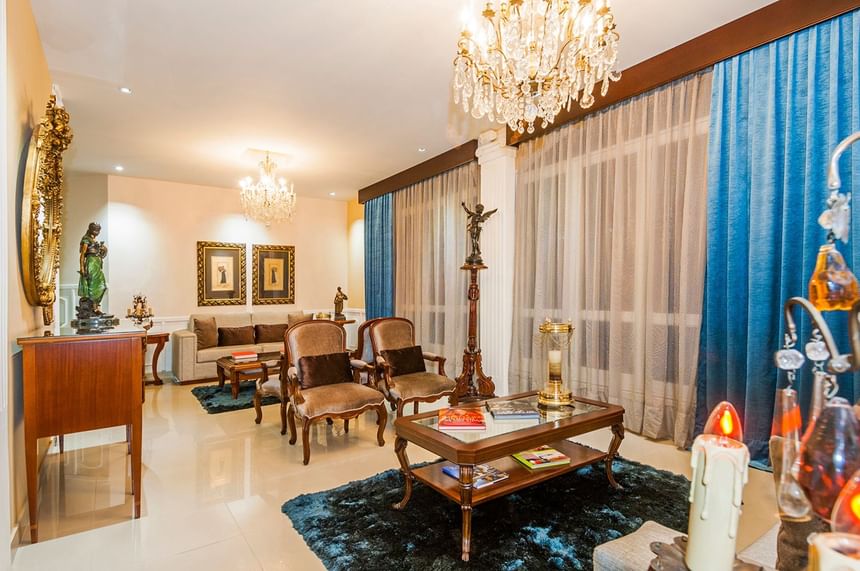 elegante sala en hoteles Egina 