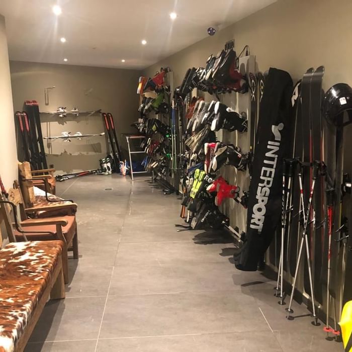 salle ski snowboard chaussure bâton 