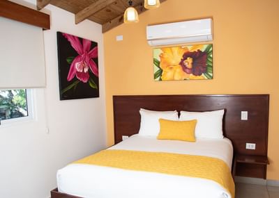 Premium Room with a queen bed and paintings at Cha Cha Hotel