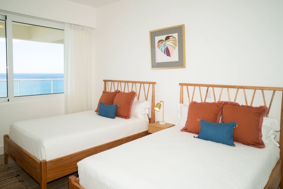 Twin beds in a room with ocean view at Club Hemingway