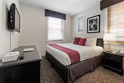 King bed and tv in a guest room at Artmore Hotel