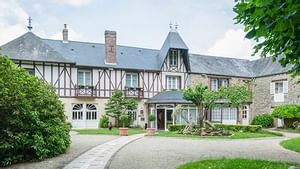 Exterior view of Le Manoir du Lys