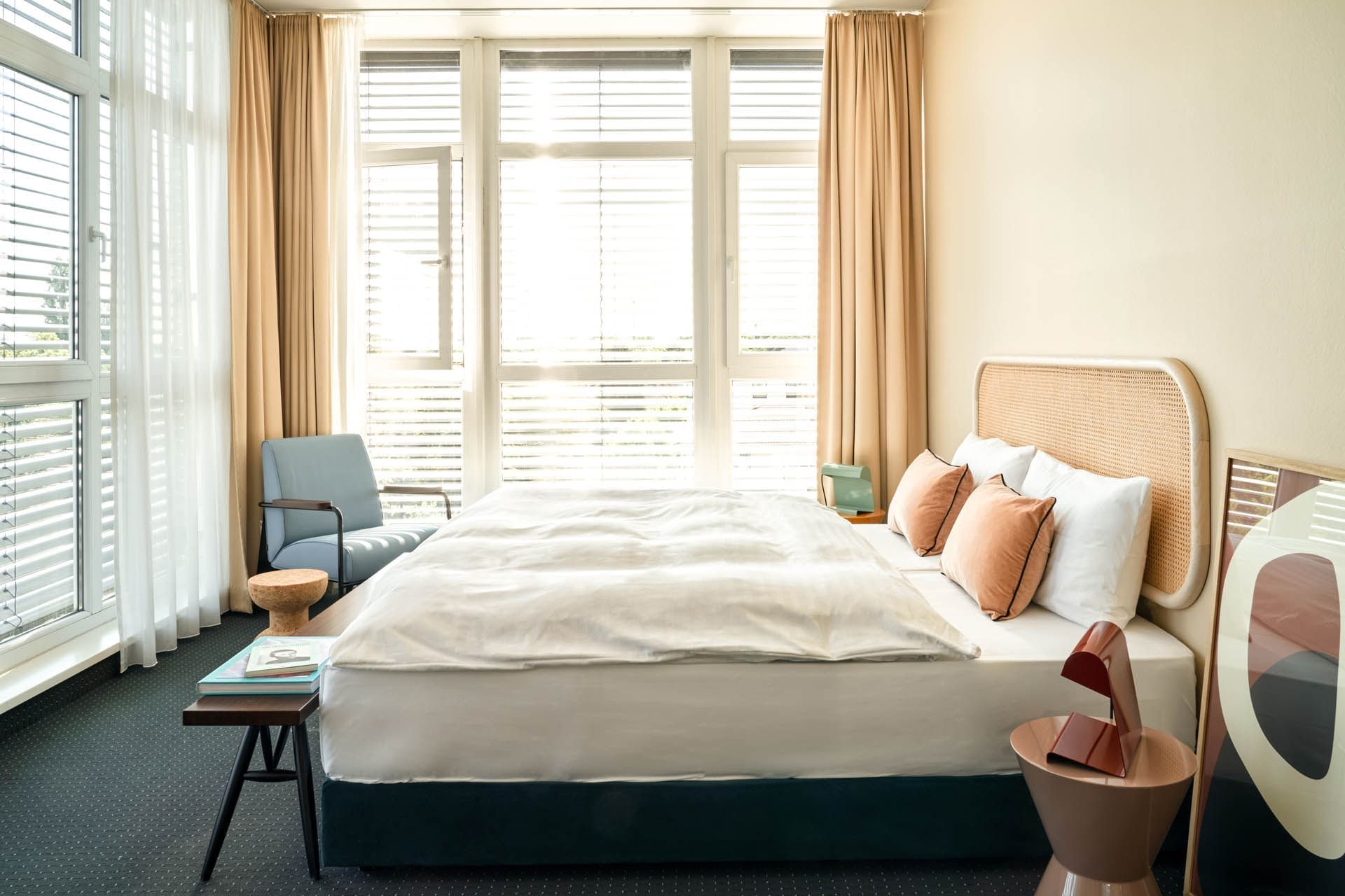 Double bed in bedroom at Flemings Express Frankfurt