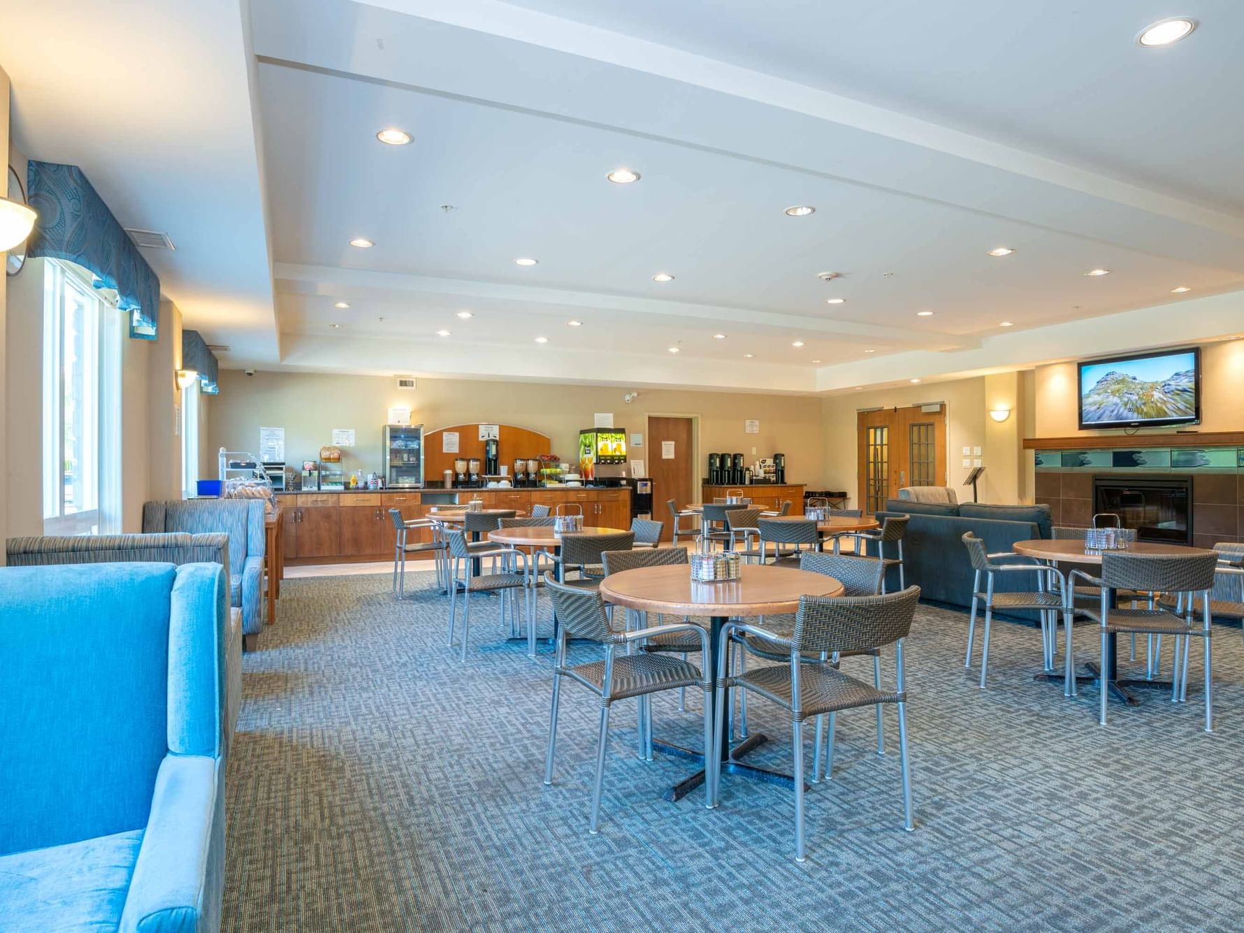 Complimentary Continental Breakfast | Sandman Hotel & Suites Squamish