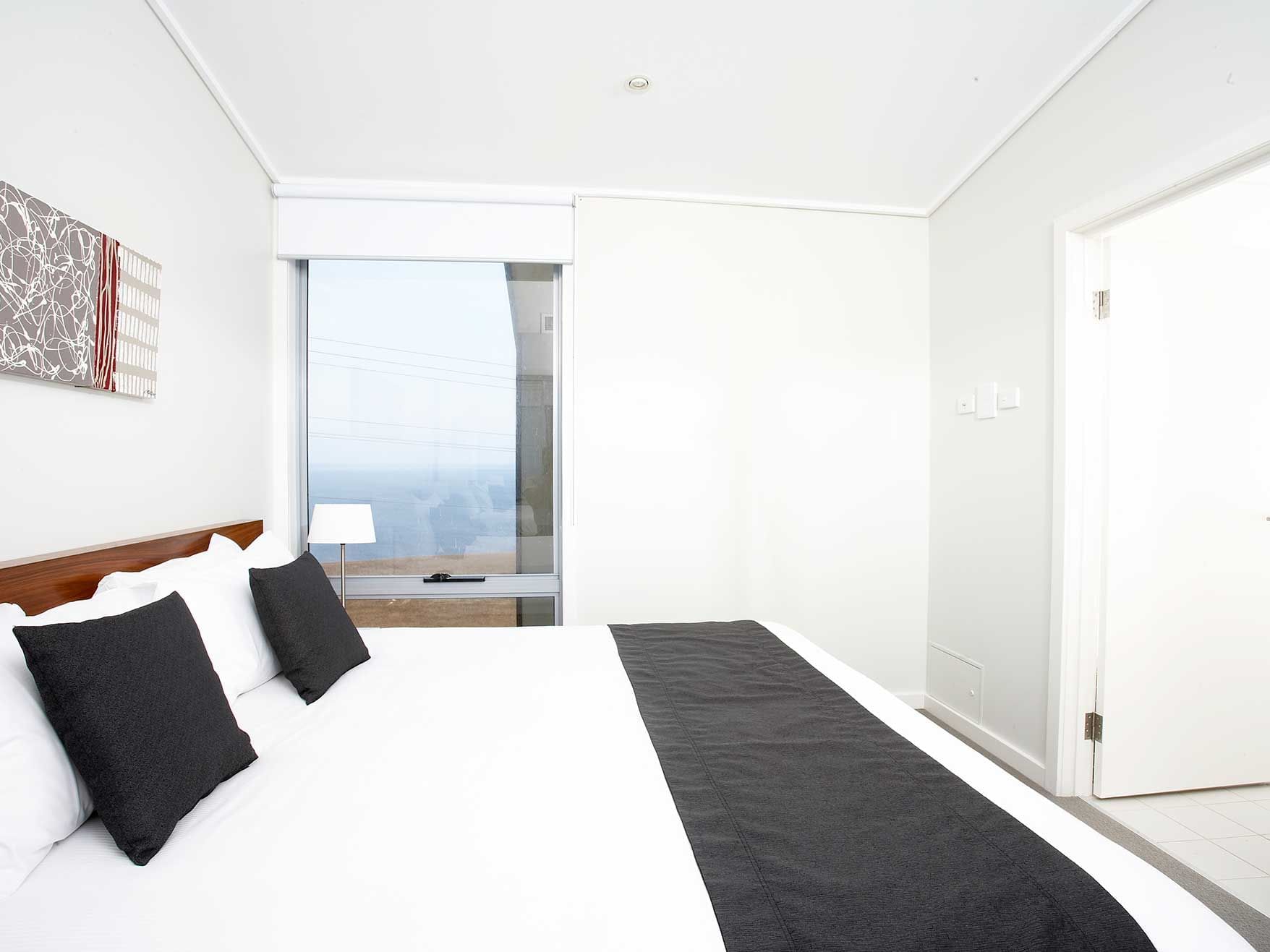 Kingbed in 3 Bedroom Apartments bedroom at Silverwater Resort