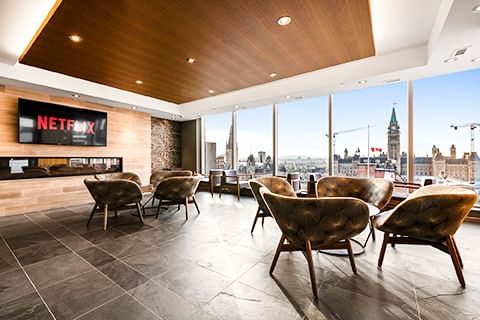 Lounge area with a city view at ReStays Ottawa