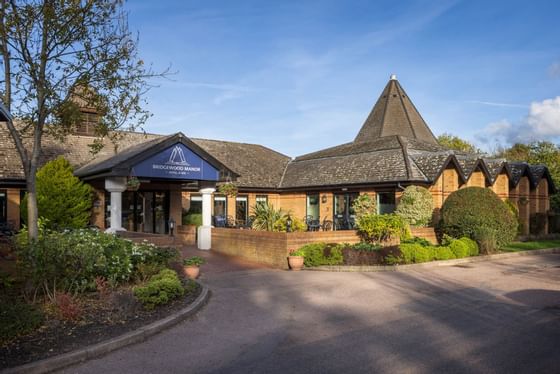Exterior view of the hotel entrance at Bridgewood Manor Hotel