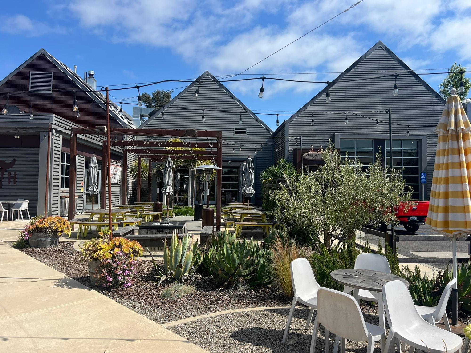 SLO Brew Rock, Rod and Hammer Rock restaurant exterior