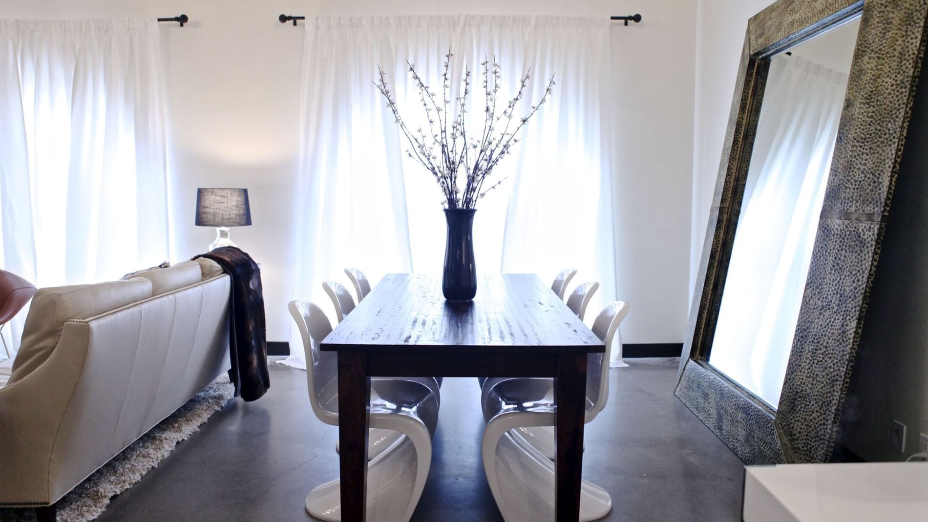 Dining area with mirror in Unit N Terrace at The Mayo Hotel