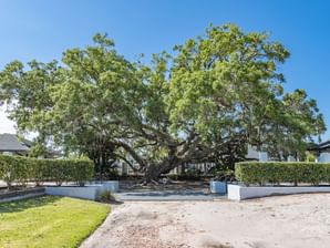 Exterior view of Palm Coast at Legacy Vacation Resorts