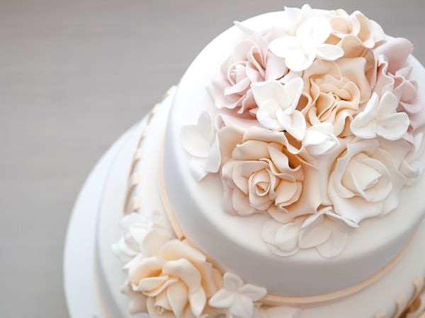 Close-up of a wedding cake at Warwick Melrose