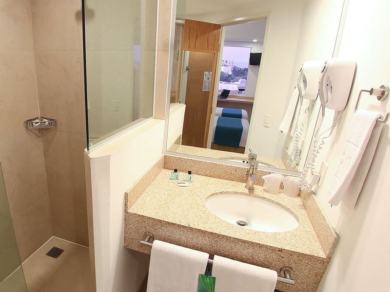 Baño en habitación Superior 2 doble en One Hotels