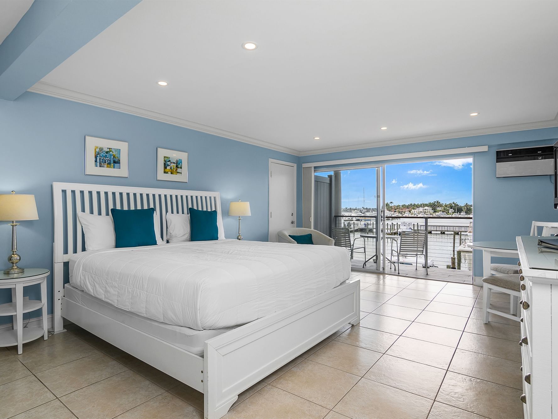 Cozy Efficiency Bayside room with bay view at Cove Inn at Naples Bay in Naples.