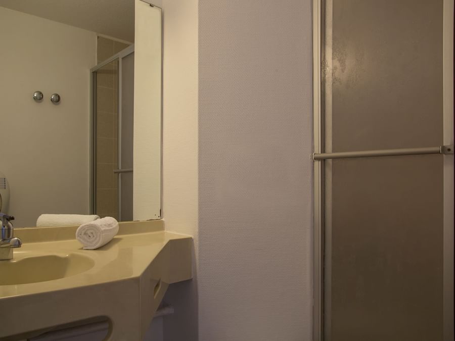 Bathroom vanity in bedrooms at Hotel Amys