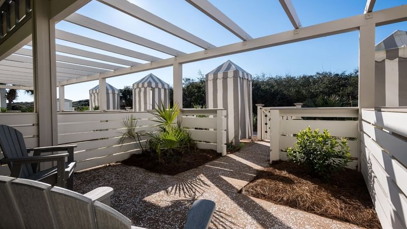 Lounge & courtyard of a guest room at WaterColor Inn