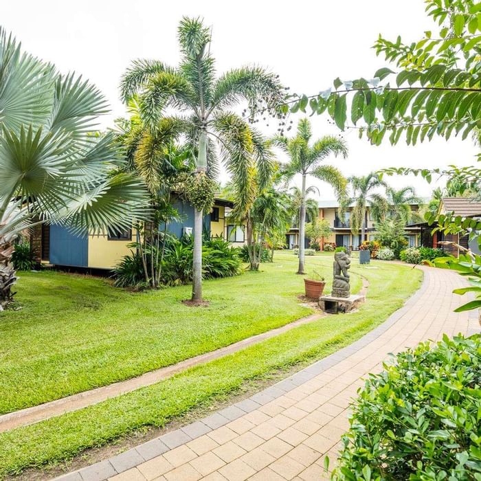 Hotel garden & pathway to the entrance at Darwin Airport Hotels