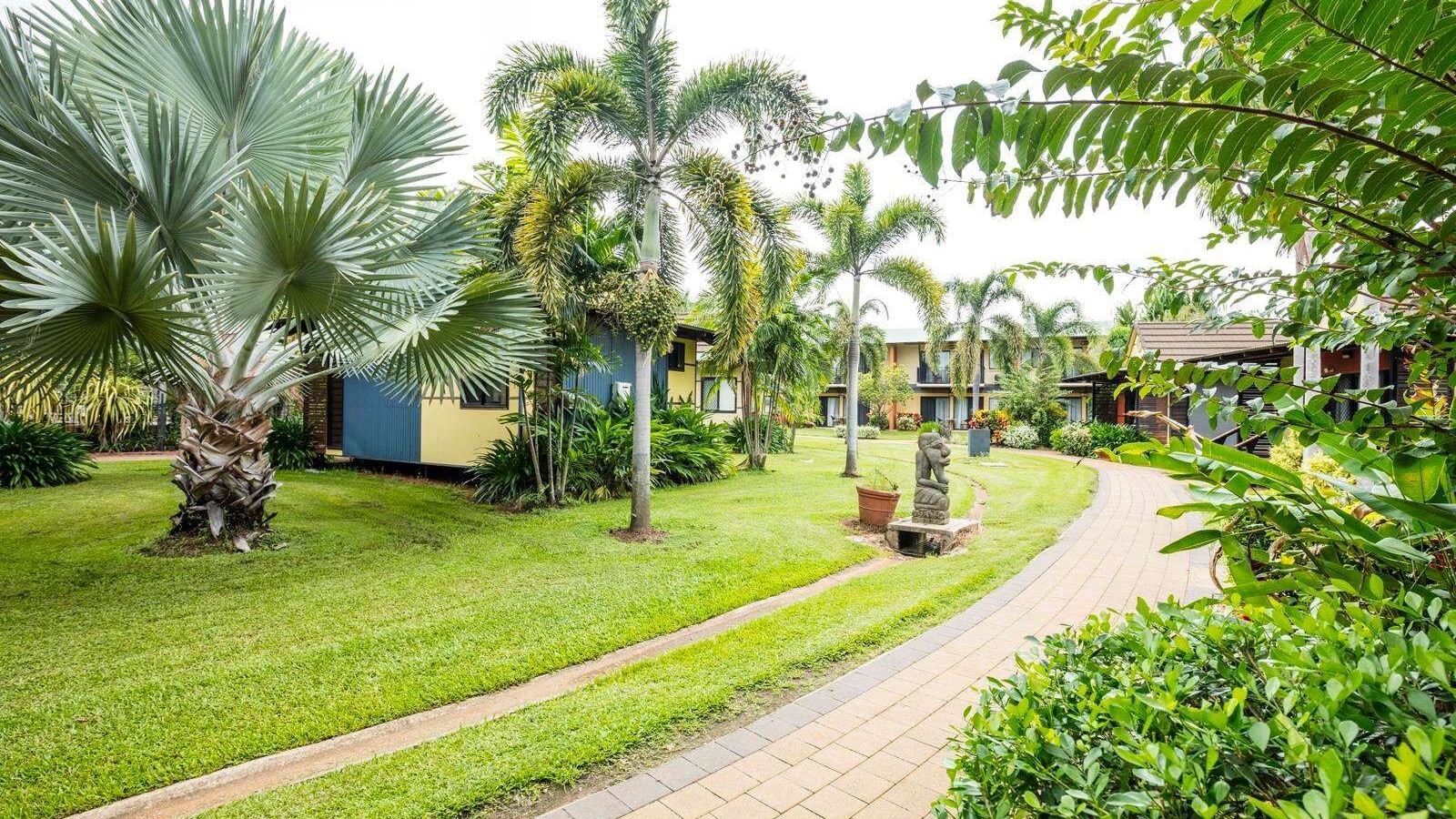 Hotel garden & pathway to the entrance at Darwin Airport Hotels