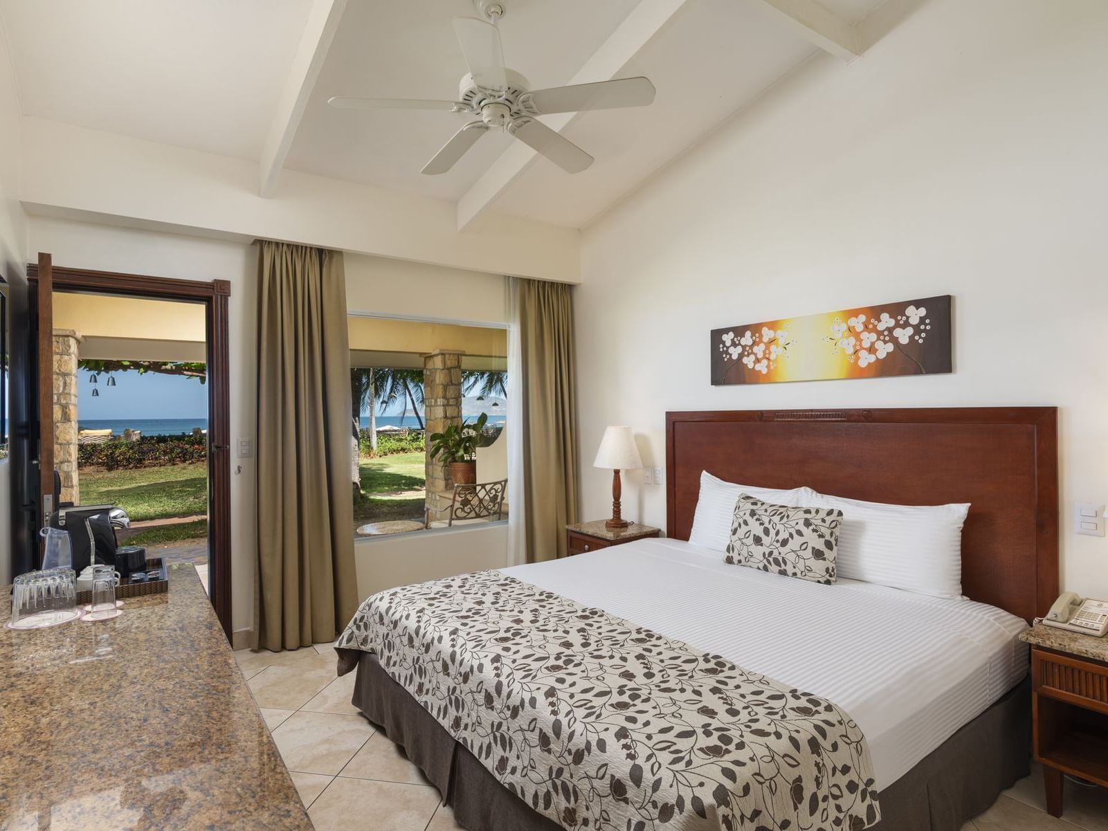 Habitación Sunset Ocean View en Tamarindo DIRIA Beach Resort