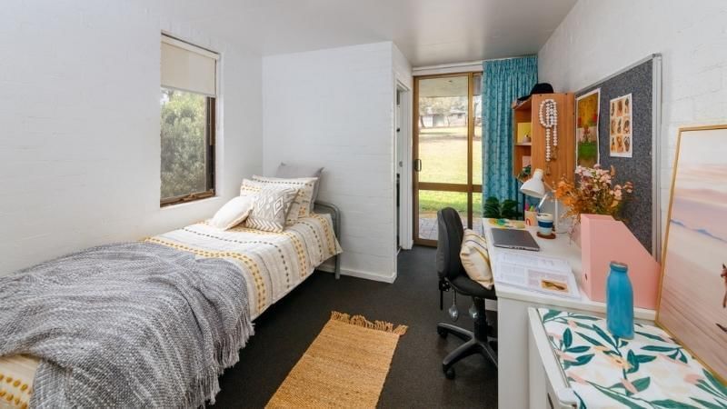 UniLodge @ UC - Mulleum Bedroom with ensuite