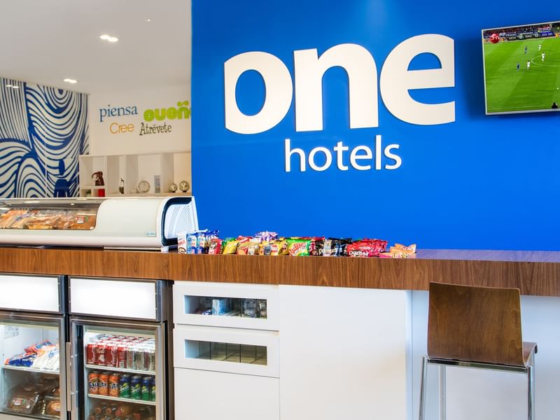 El mostrador en una sala de desayunos de One Hotels