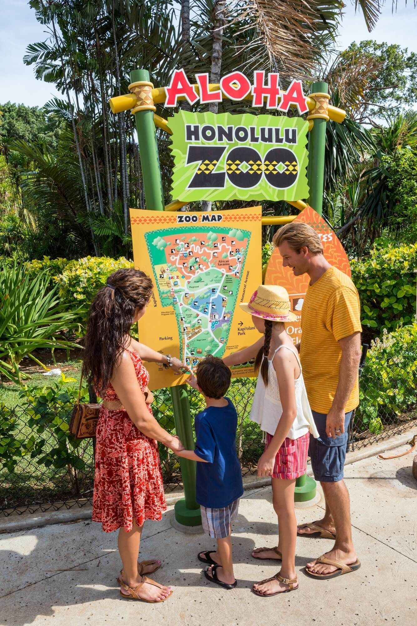 A family discovering the road map to the Honolulu Zoo entrance near Waikiki Resort Hotel