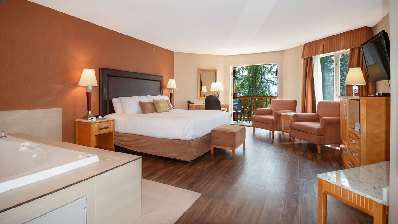 Hotel suite with king bed and a jetted tub