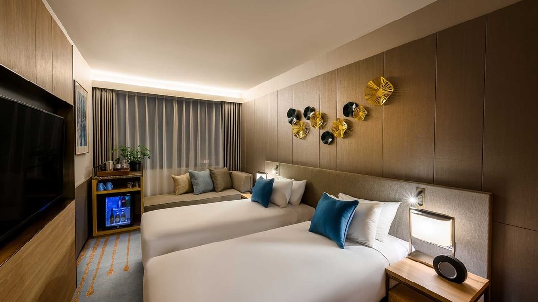 2 single beds, TV in Superior Room at Melbourne Central Hotels