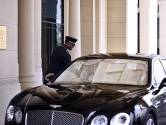 Doorman & black car at the entrance of Palazzo Versace Dubai