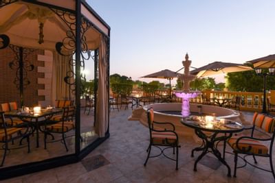 other view of the restaurant at sunset at Al Aziziyah Boutique