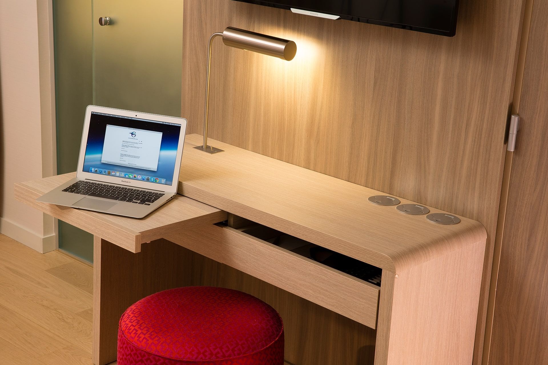 Laptop on a work desk at Oceania Rennes