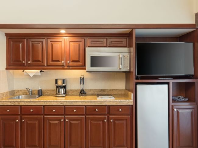 Acogedor estudio con dos camas queen, muebles modernos y TV de pantalla plana que ofrece comodidad en Hacienda Del Mar Los Cabos