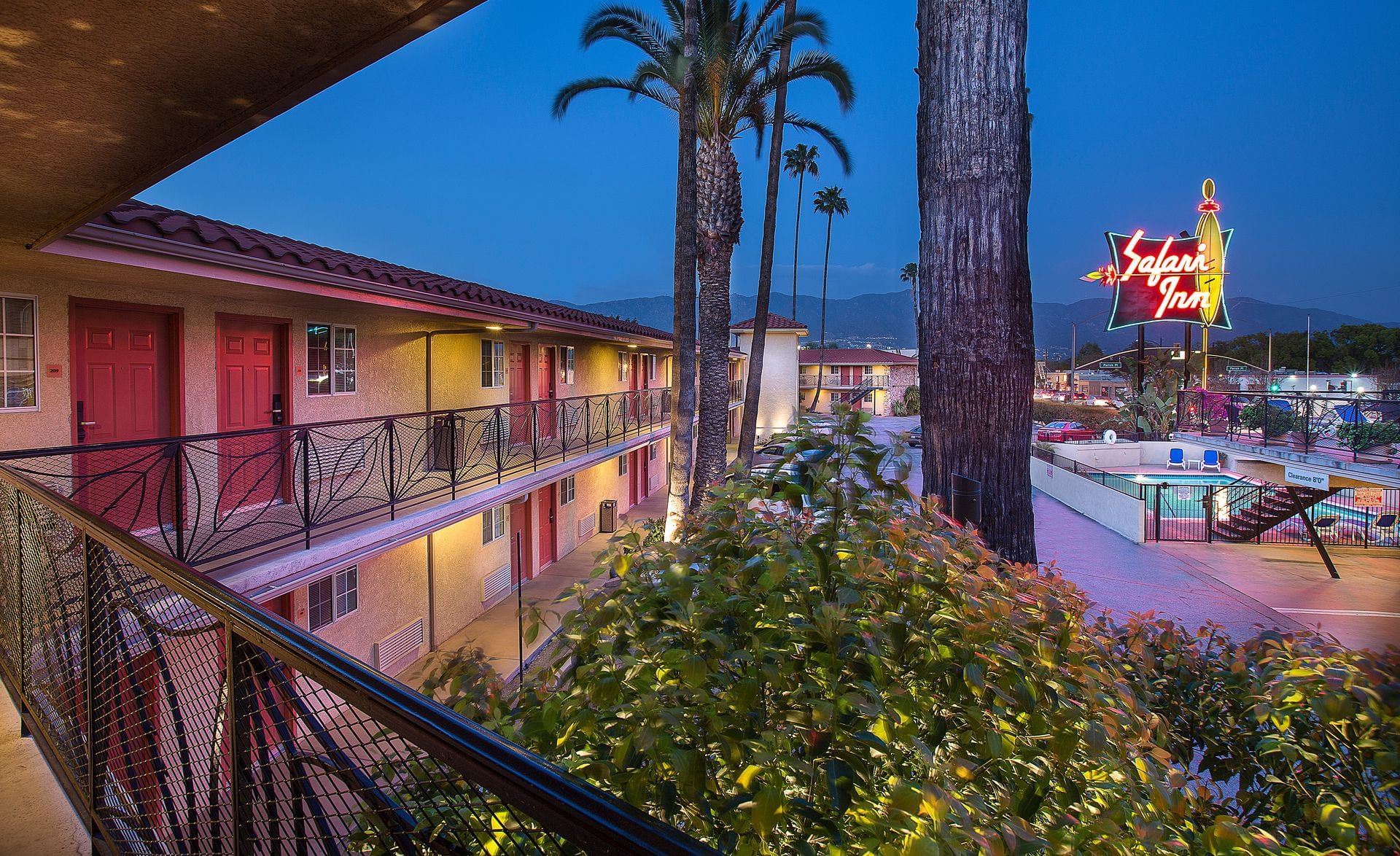 The Safari Inn a Coast Hotel Burbank Lot at Night