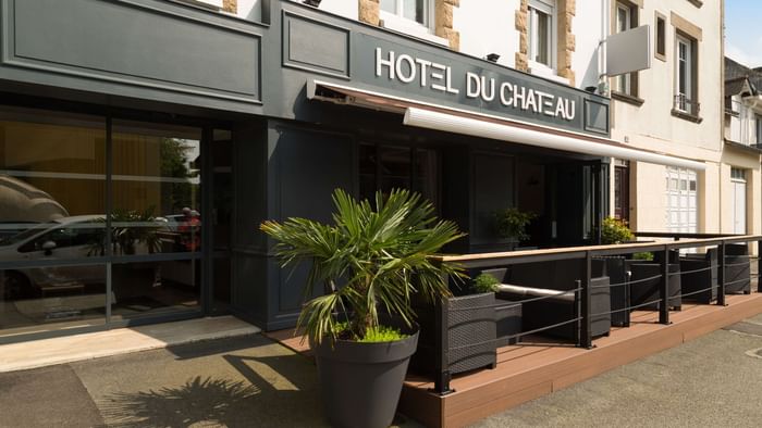 A Front exterior view of the entrance at Hotel du Chateau