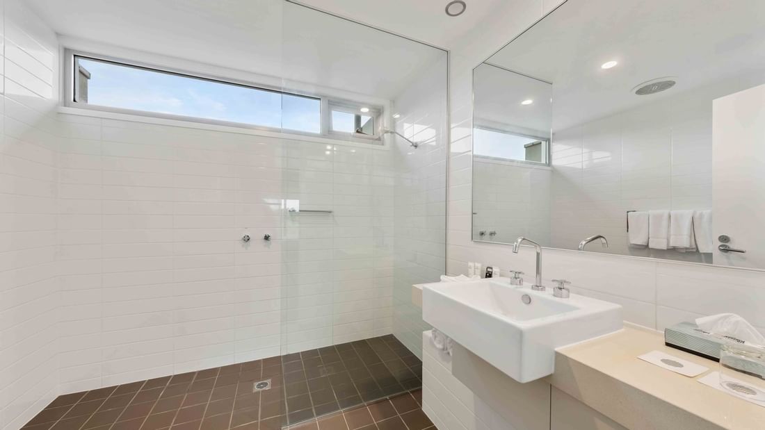 Shower cubical by the vanity in Deluxe Studio Guestroom bathroom at Pullman Magenta Shores Resort