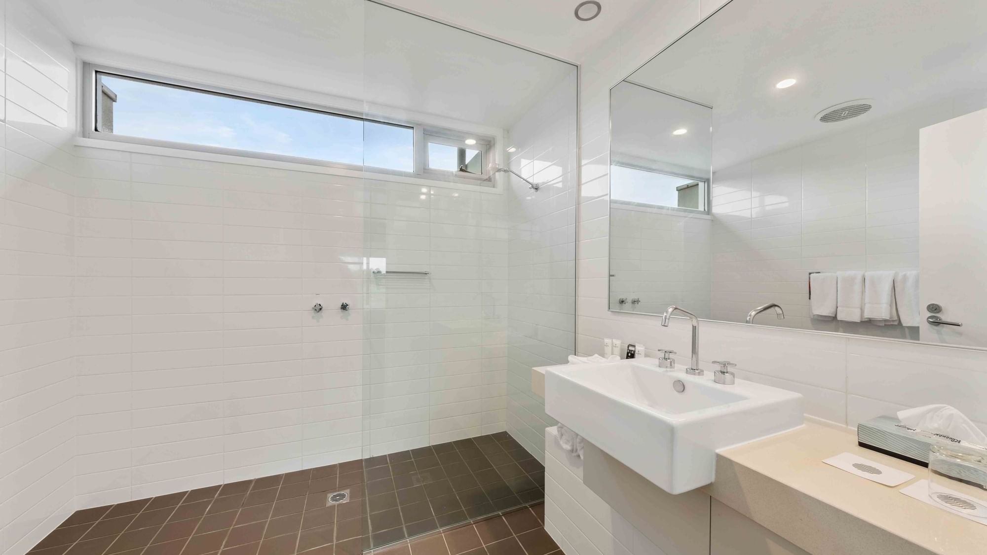 Deluxe Studio Bathroom Pullman Magenta Shores Resort