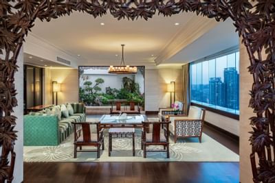 Living room in Presidential suite at White Swan hotel