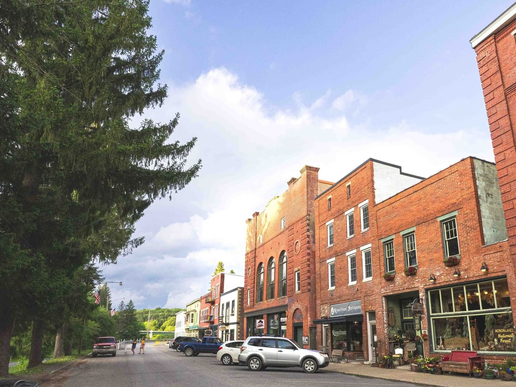 Shops & galleries on the streets of Thomas near The Inn at Canaan