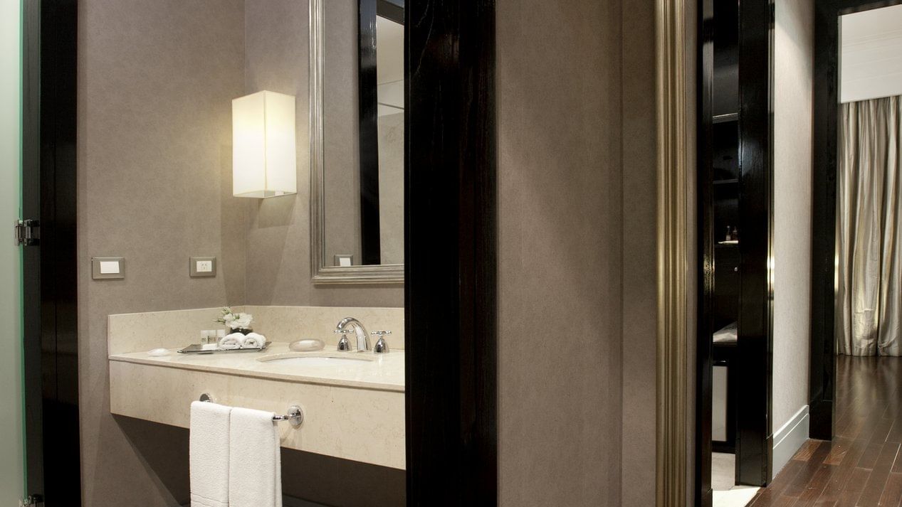 Room Detail page Savoy Hotel