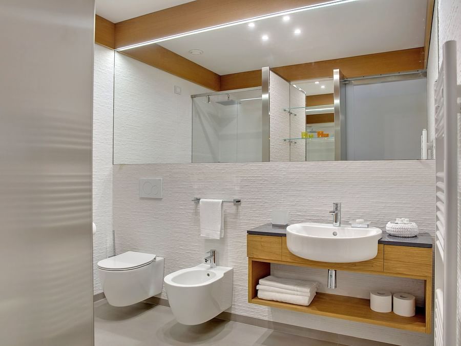 Bathroom interior in bedrooms at Masseria Stali