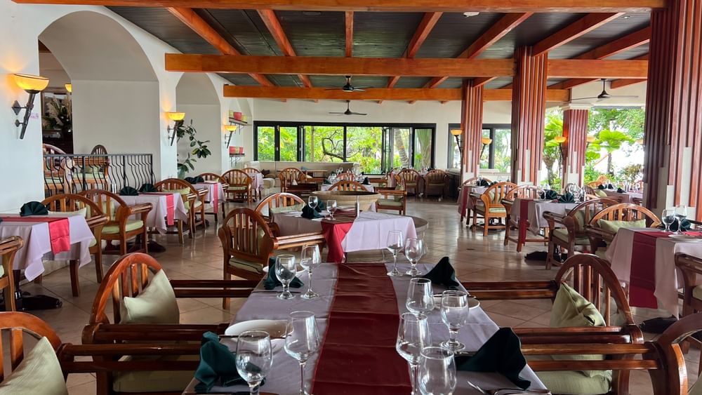 Dining room at Pappagallo restaurant in Warwick Fiji Resort and Spa, Korolevu.