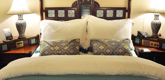 Queen bed in The Deluxe Room at Faisalabad Serena Hotel