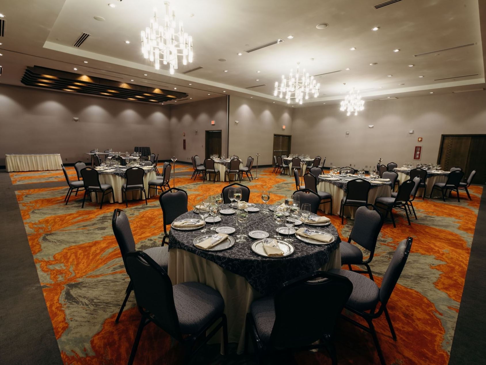 Banquet tables arranged in Araiza Hall at Araiza San Luis