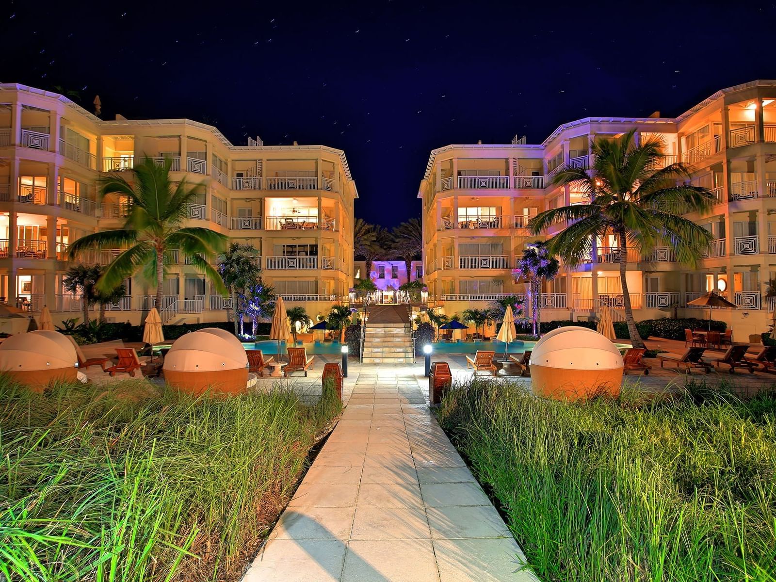 Stargazer Restuarant at night in Windsong Resort On The Reef