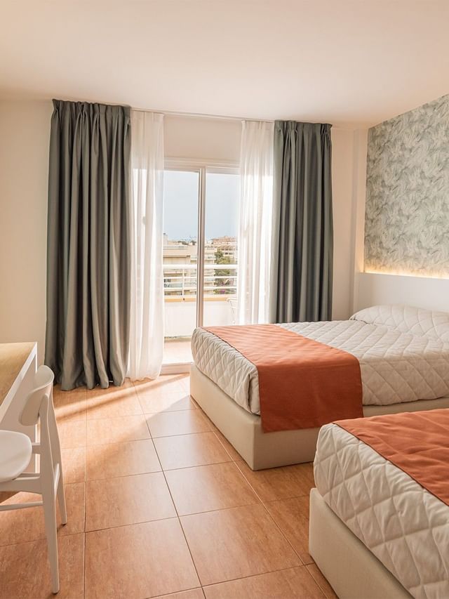 Habitación estándar con vistas en Ponient Pirámide Salou