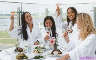 Collage du guide ultime pour un week-end de mariage mettant en vedette les mariées à l'hôtel X à Toronto