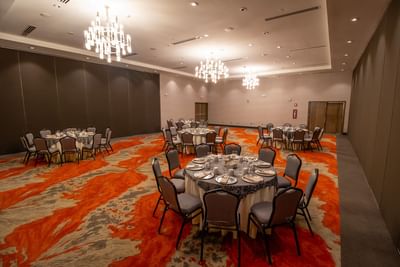 Banquet tables arranged in Araiza Hall at Hotel Mirra, a corporate rate hotel in San Luis Rio Colorado, Sonora