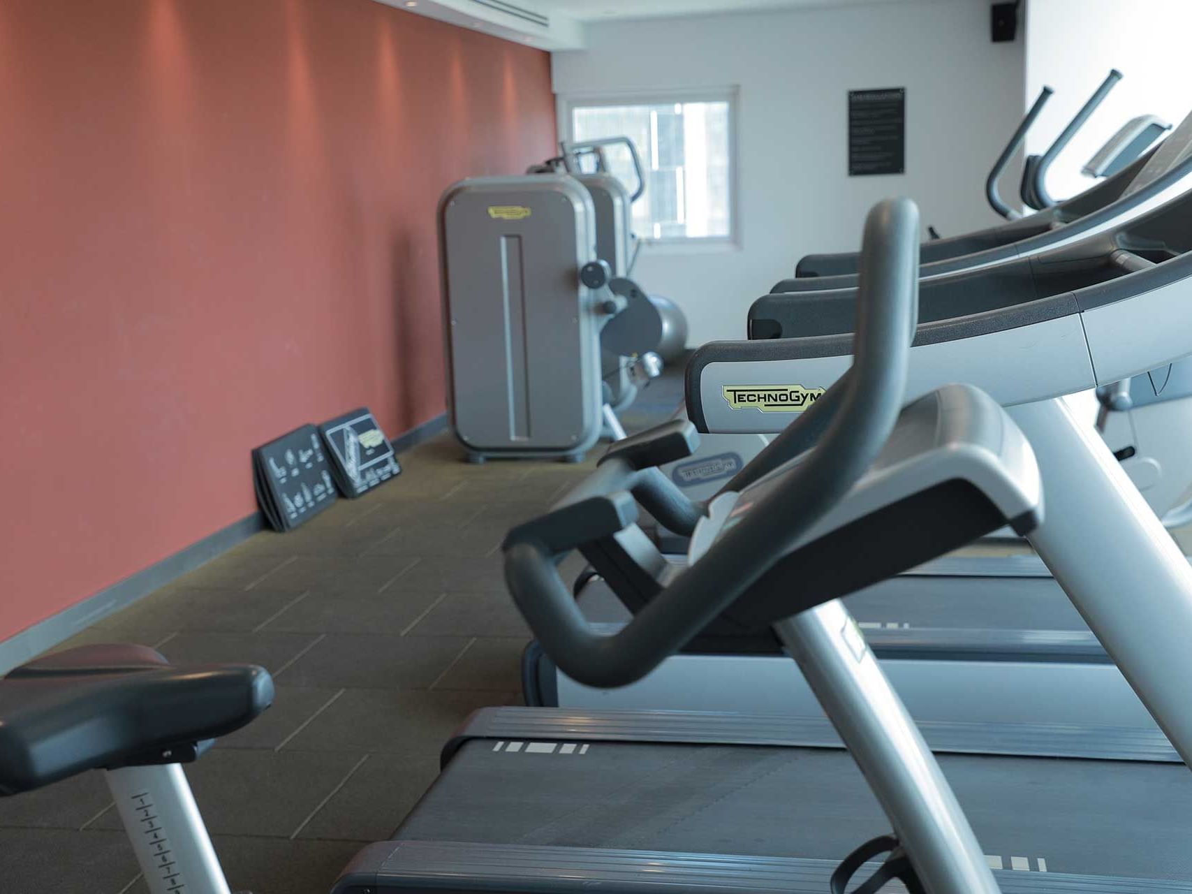 Interior arrangement in the fitness center at Ubumwe Grande