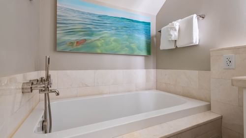 The Pearl Suite Bathroom Soaking Tub